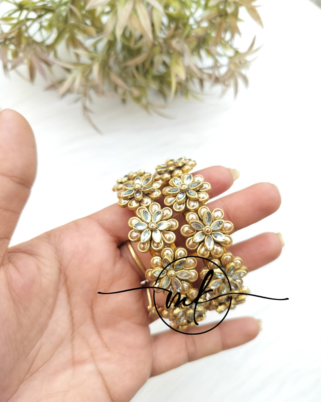 Gold Floral Kundan bangle Set