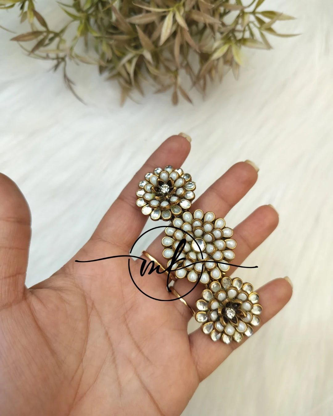 White 3D kundan Center clip