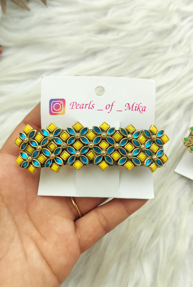 Leafy Flower Kundan Broad Center clip