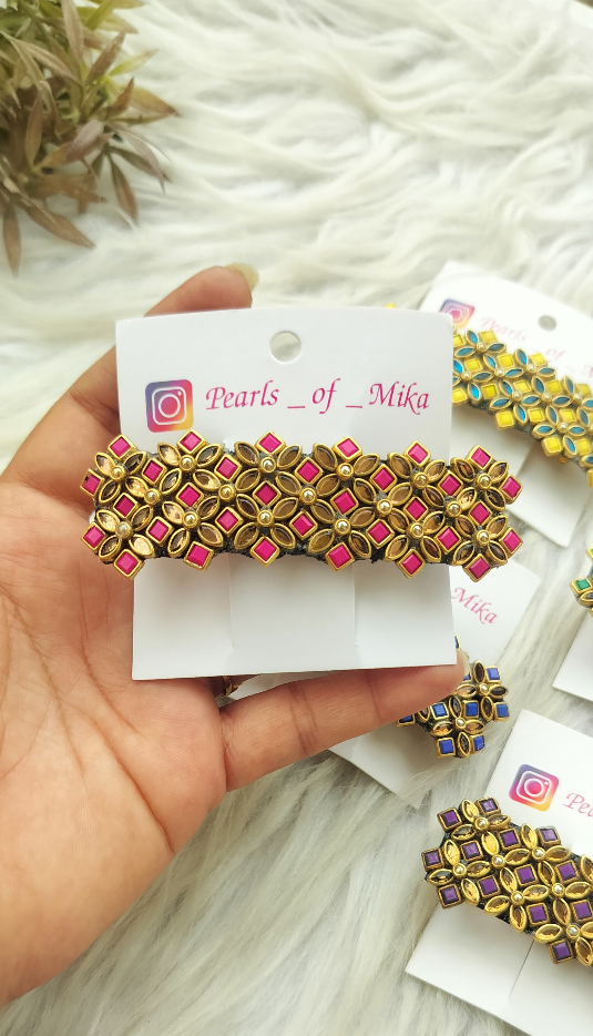 Leafy Flower Kundan Broad Center clip