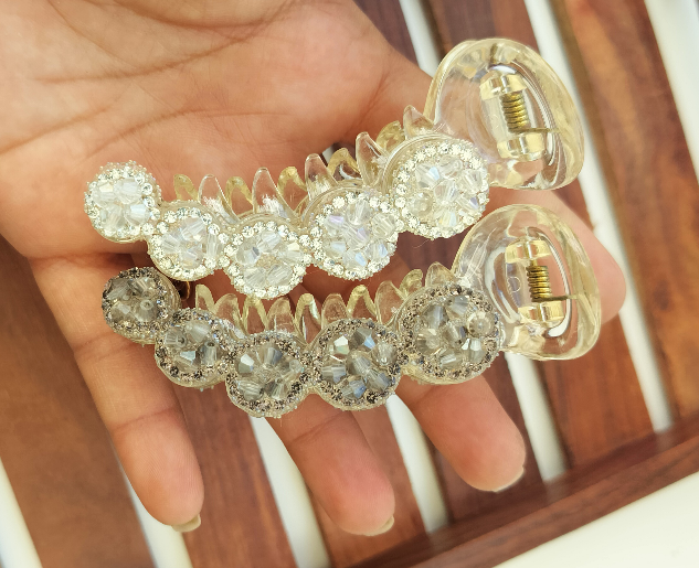Crystal V Type Banana Clip