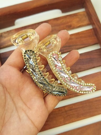 Crystal V Type Banana Clip