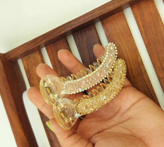 Crystal V Type Banana Clip