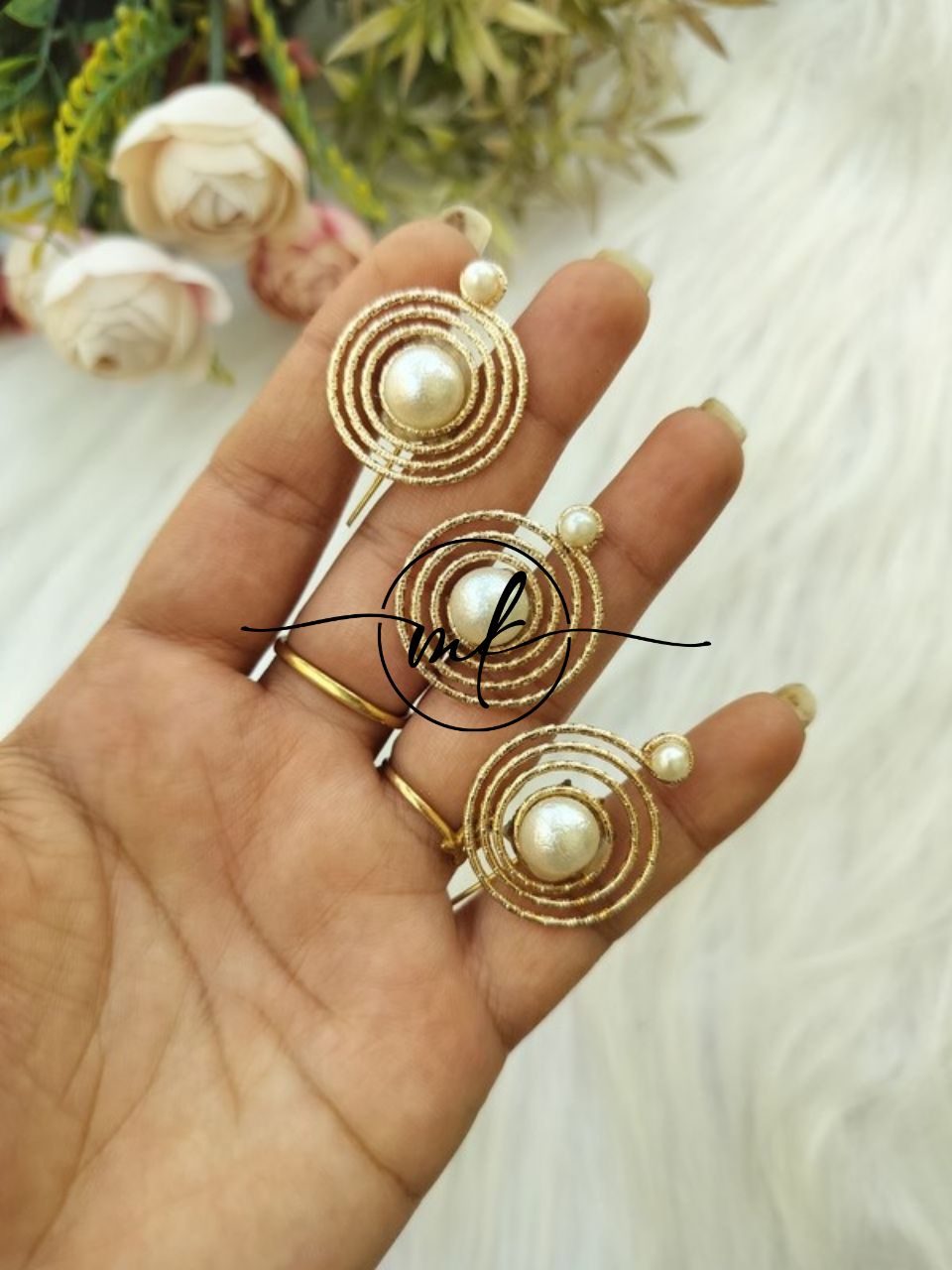NEO15 Novuelle Contemporary Gold Floral Hair hook