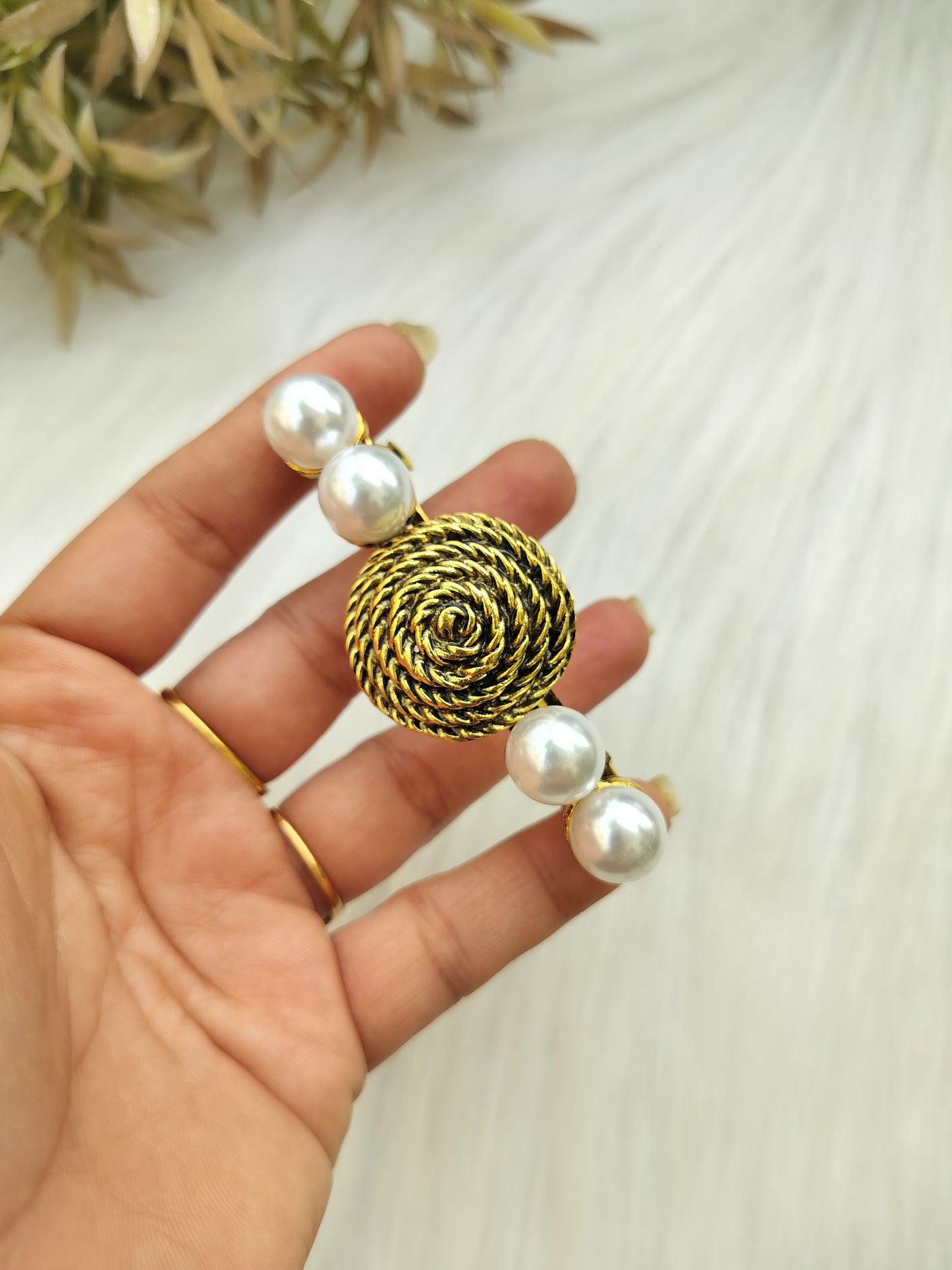 Golden spiral Metal Baratte Clip -Medium size
