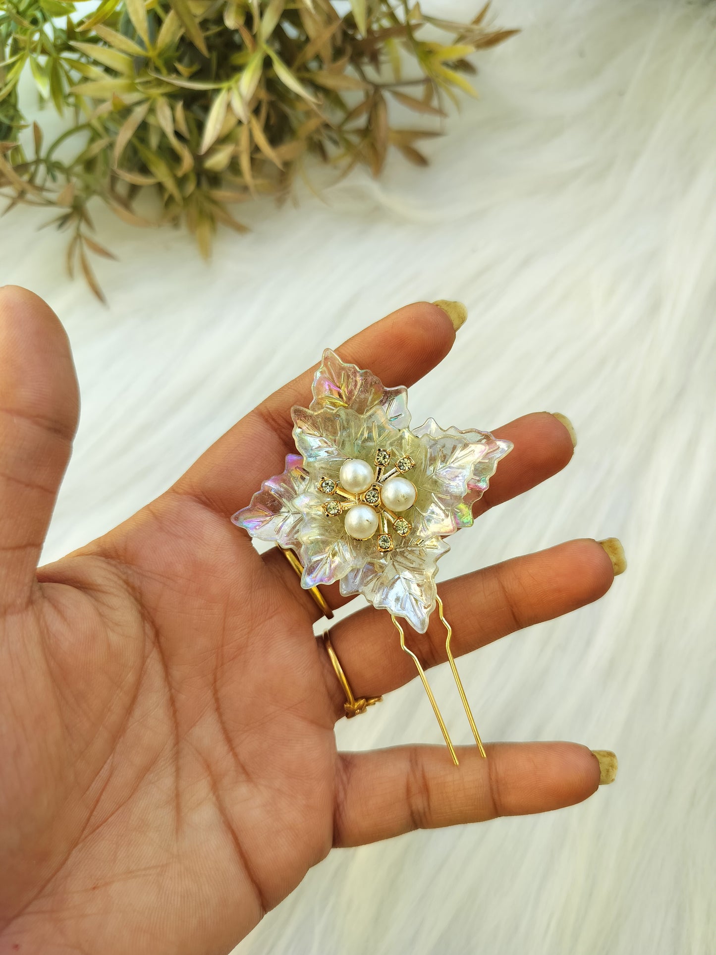White Shea leaf Hair Brooch/ Hair ties