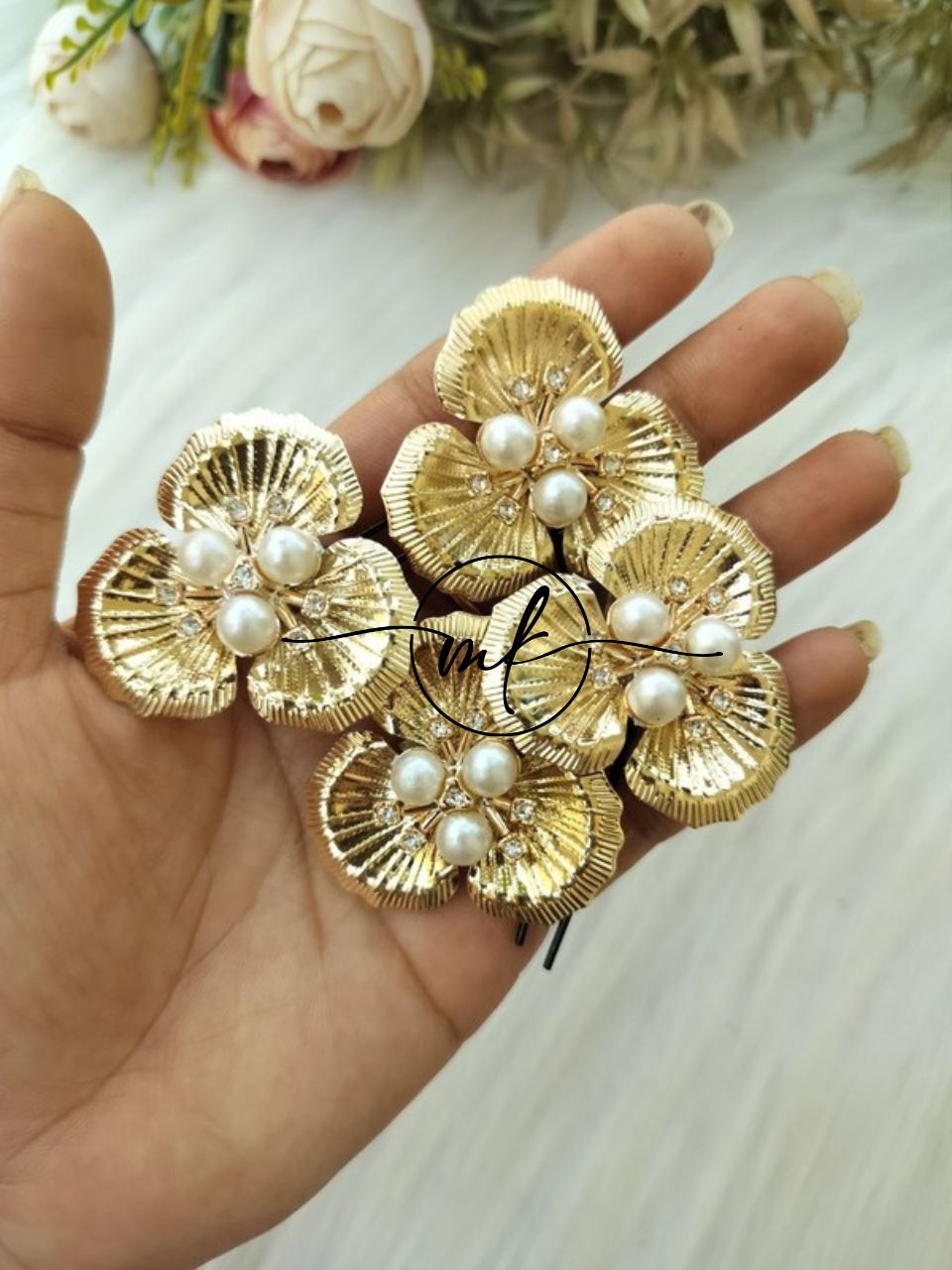 NEO01 Novuelle Contemporary Golden Floral Hair Brooch