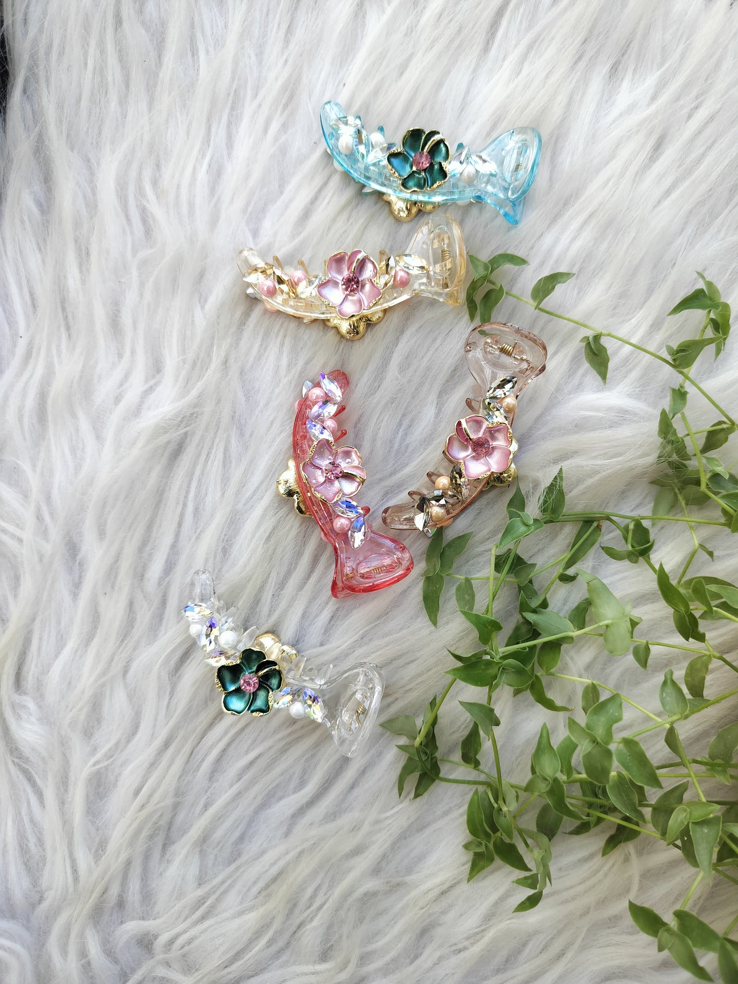 Transparent Finish Banana clips- Mid Size - V type