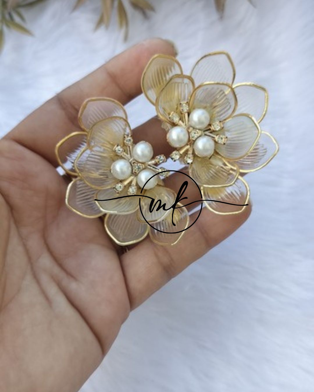 Shea Transparent white Alligator Clip