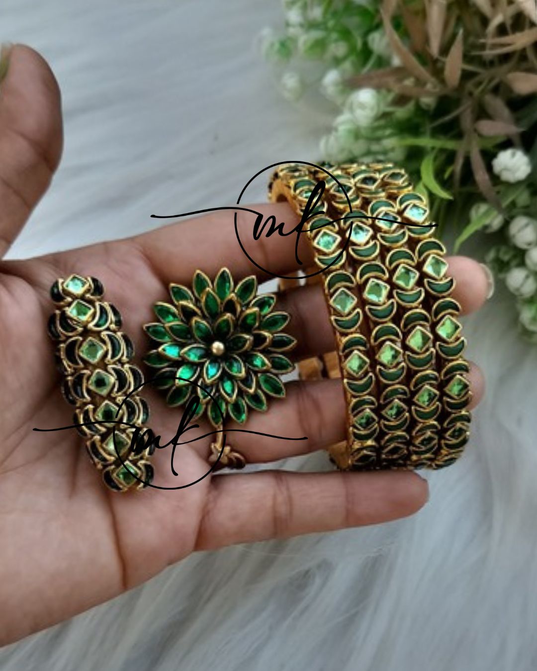 Green Kundan bangle Combo - 4 bangles+Saree pin+Hair Ties