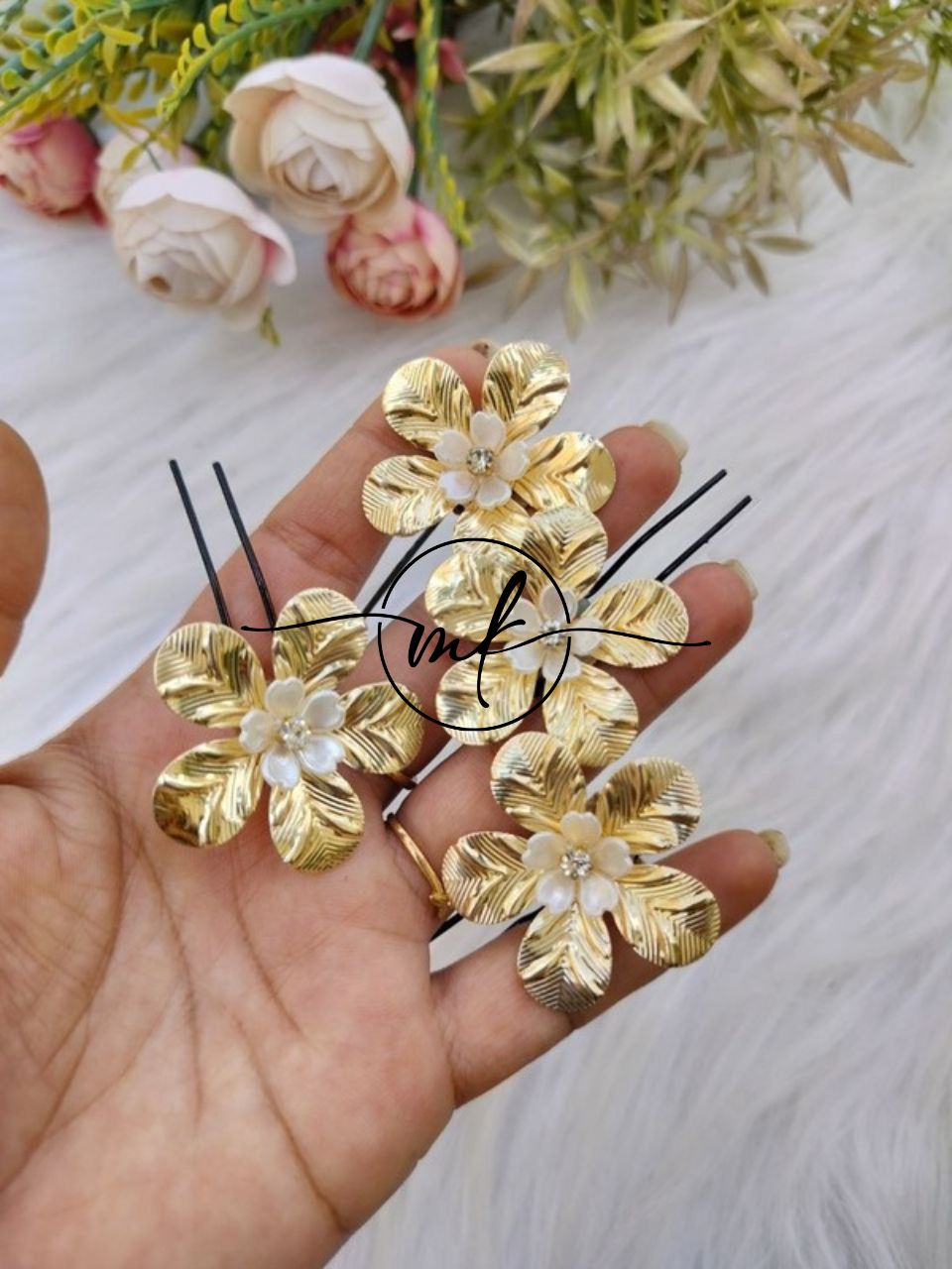 NEO09 Novuelle Contemporary Golden Floral Hair Brooch