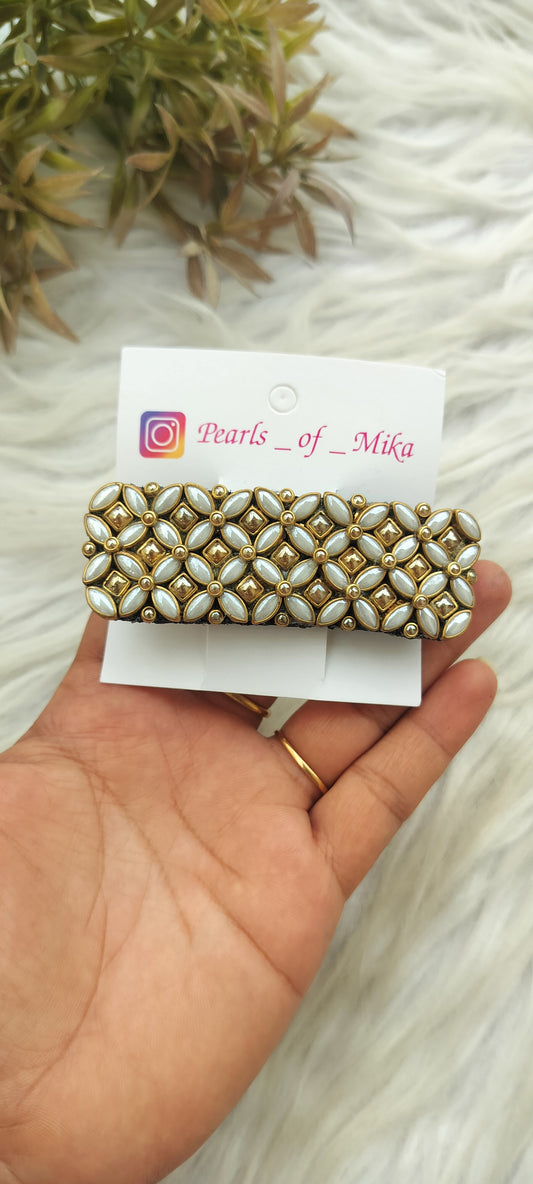 Leafy Kundan Broad Center clip