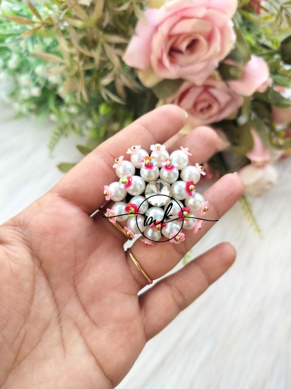 Pearl embroidered Hair Brooch