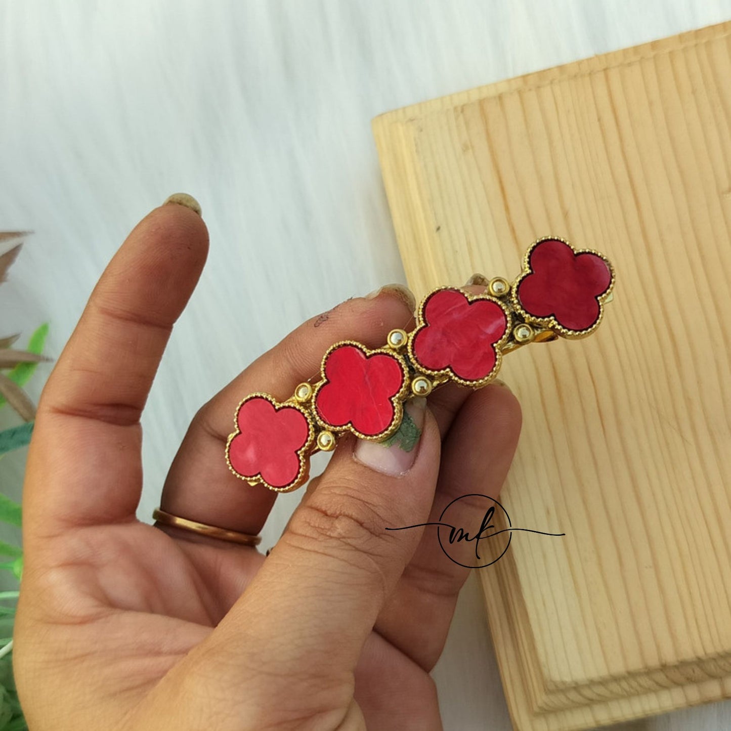 Red Clover Center clip