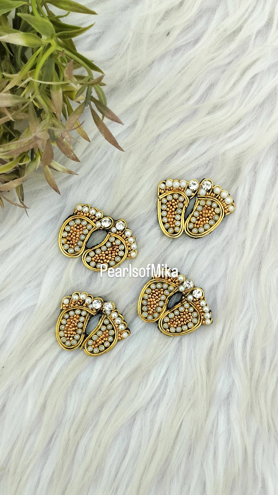 Baby feet White Hair Brooch - set of 4pcs.