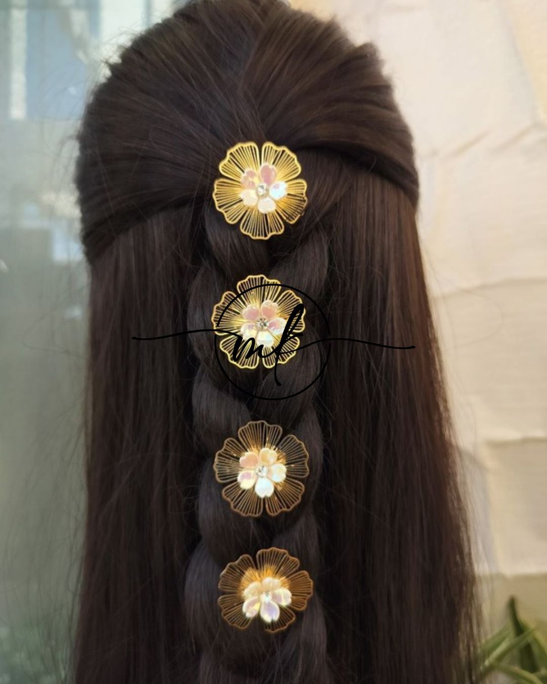 NEO23 Novuelle Contemporary Gold Floral Hair hook