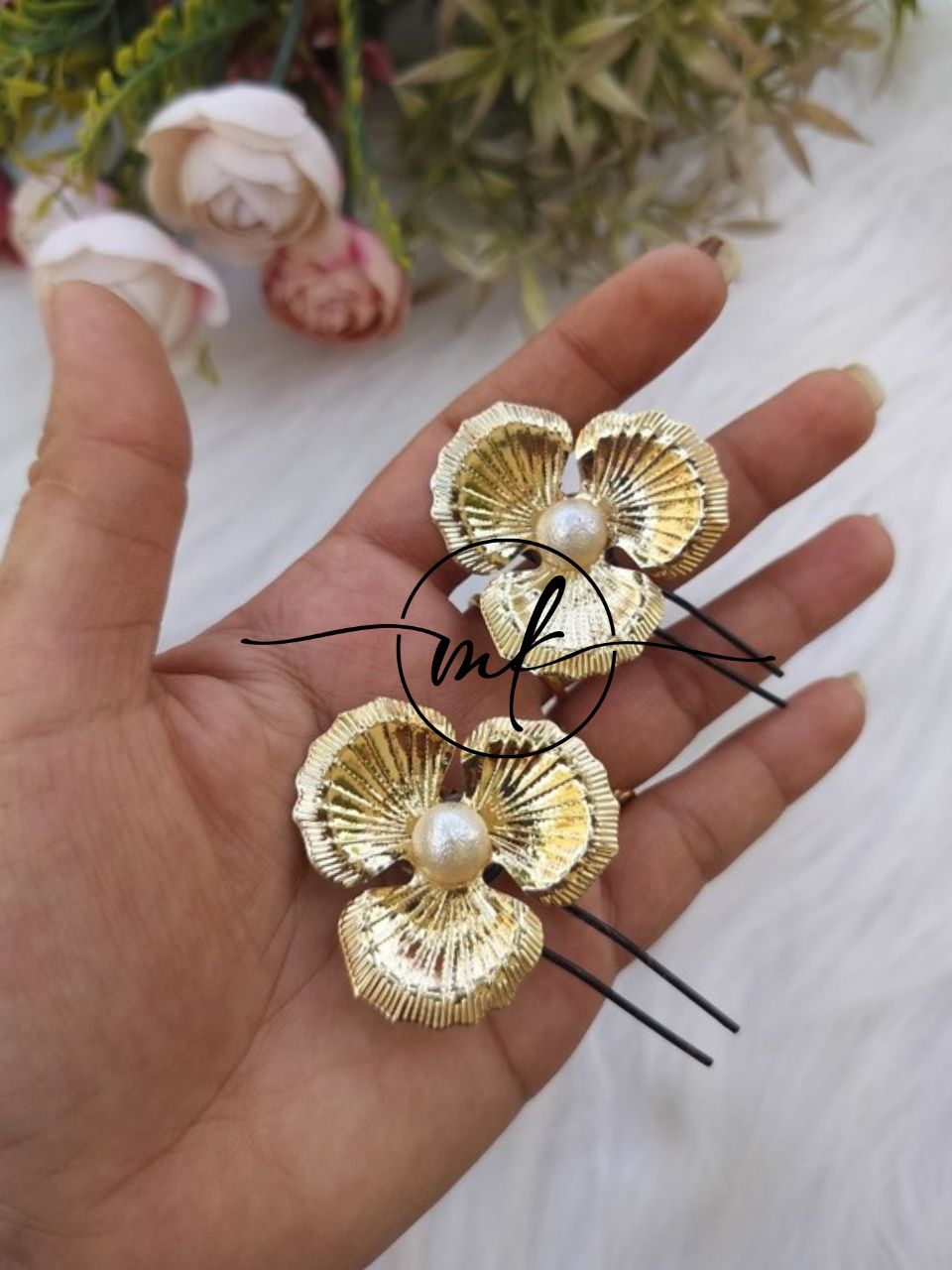 NEO06 Novuelle Contemporary Golden Floral Hair Brooch