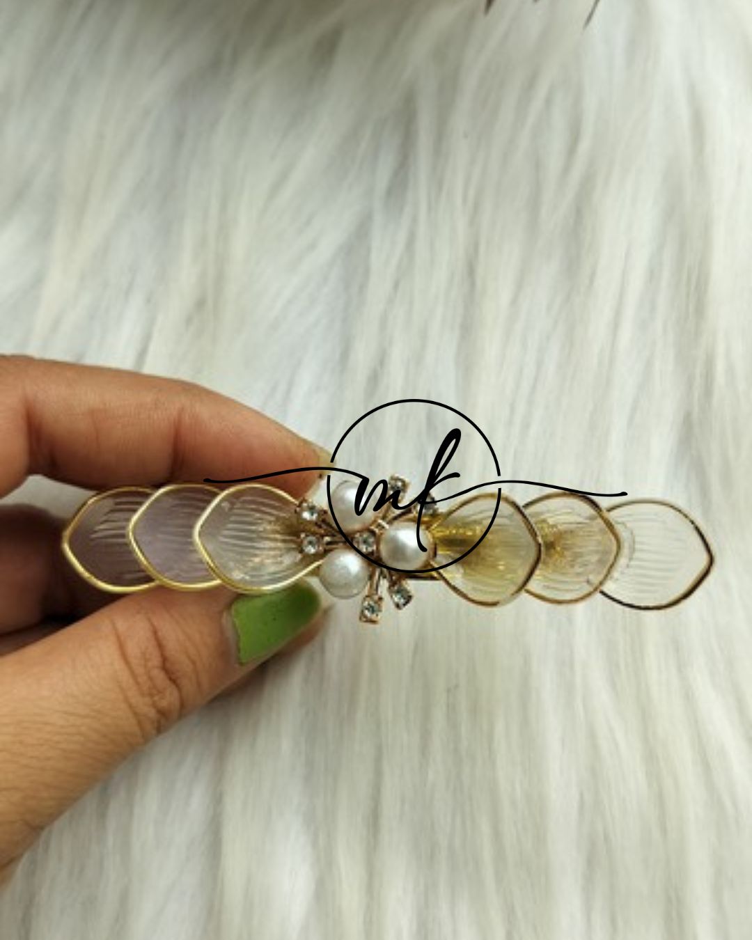 Siya Transparent Center clip