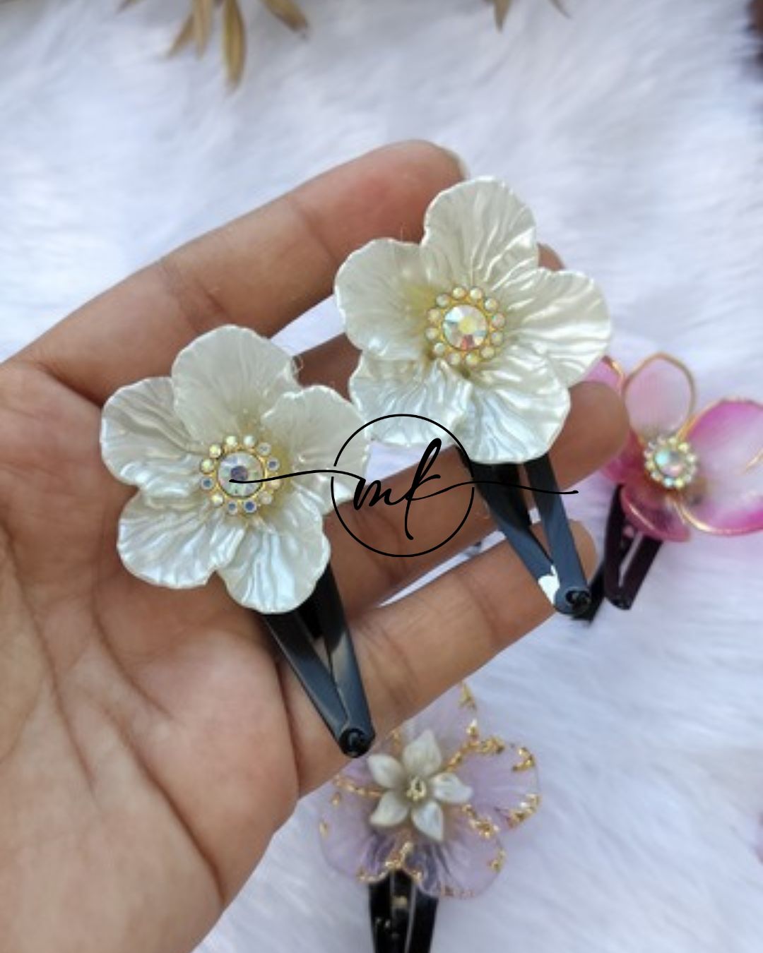 Shea Transparent white Tic tac Clip