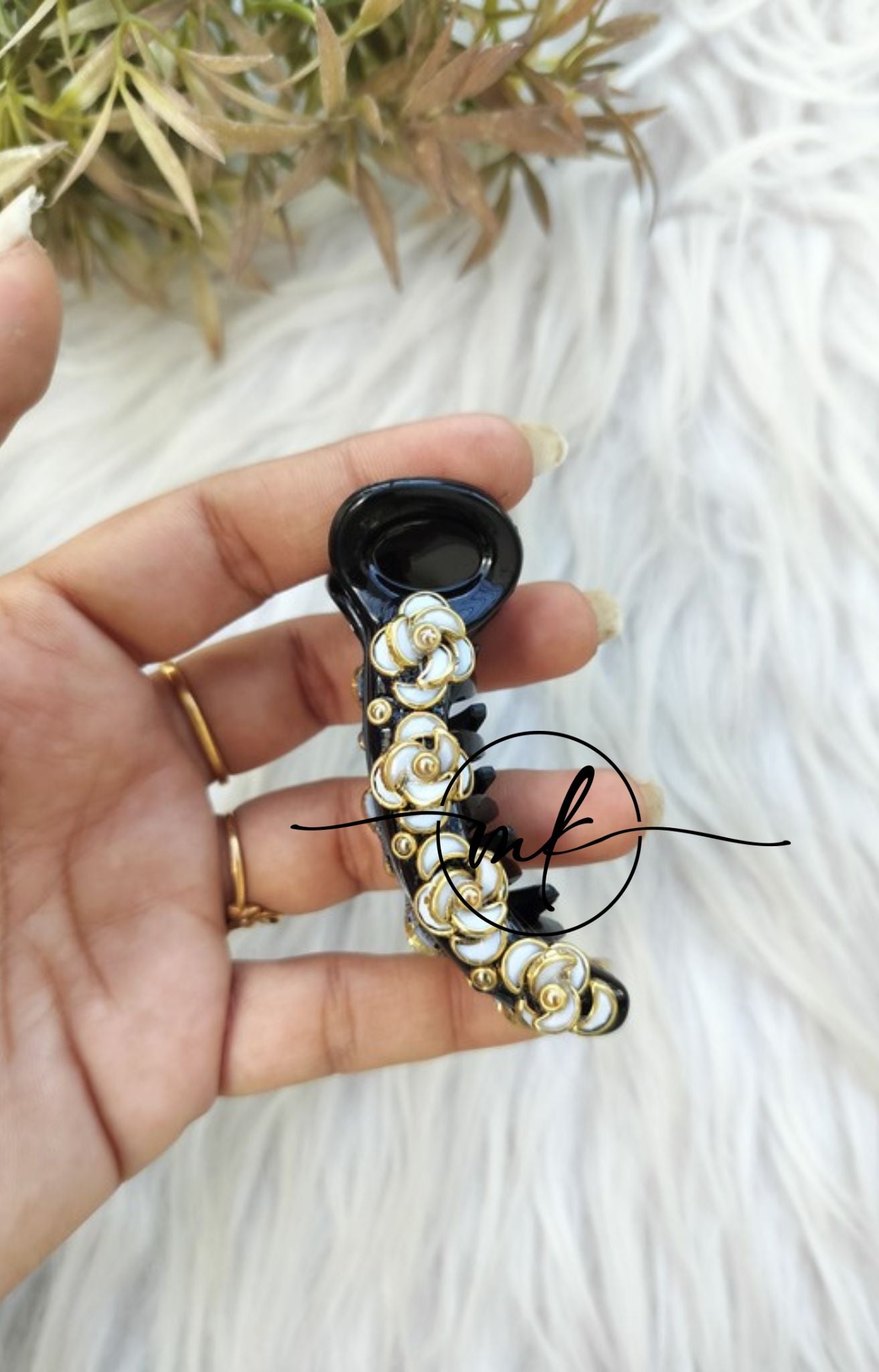 WhitecKundan Banana Clip - V type