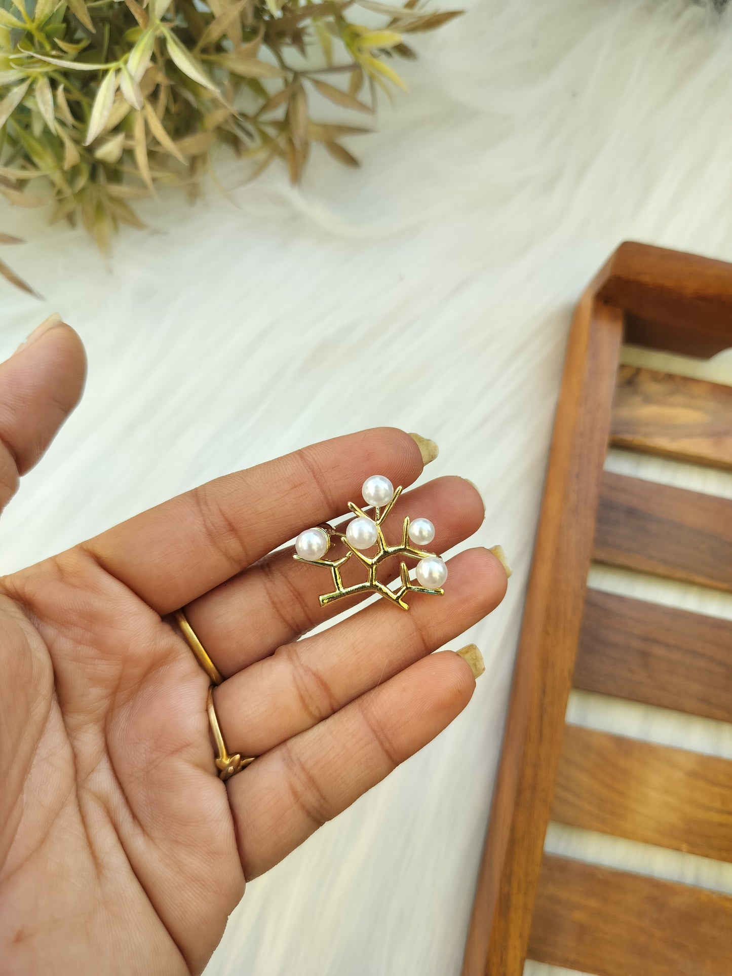 Pearl Premium Brooch pin