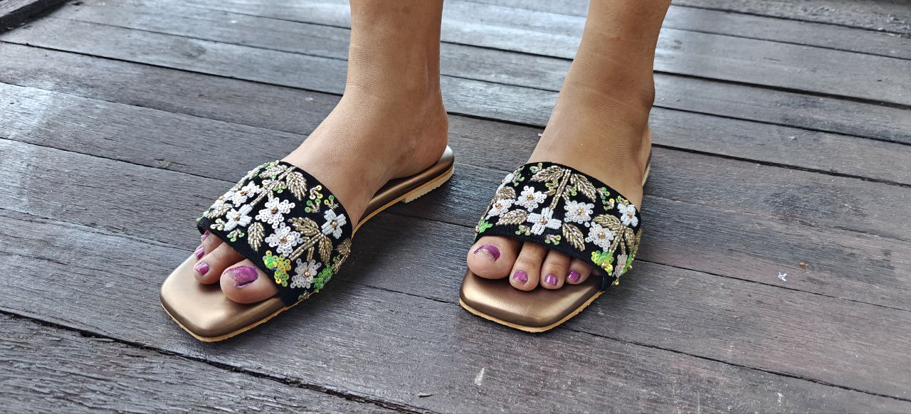 Black White Flower Embroidered Flats