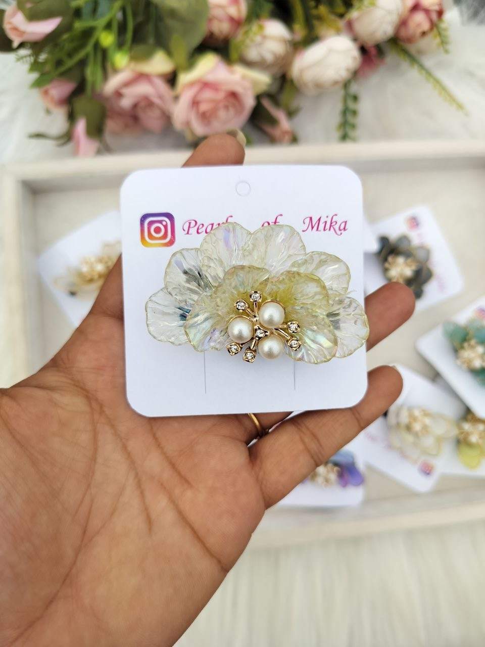 White Shea Half Flower Alligator clip