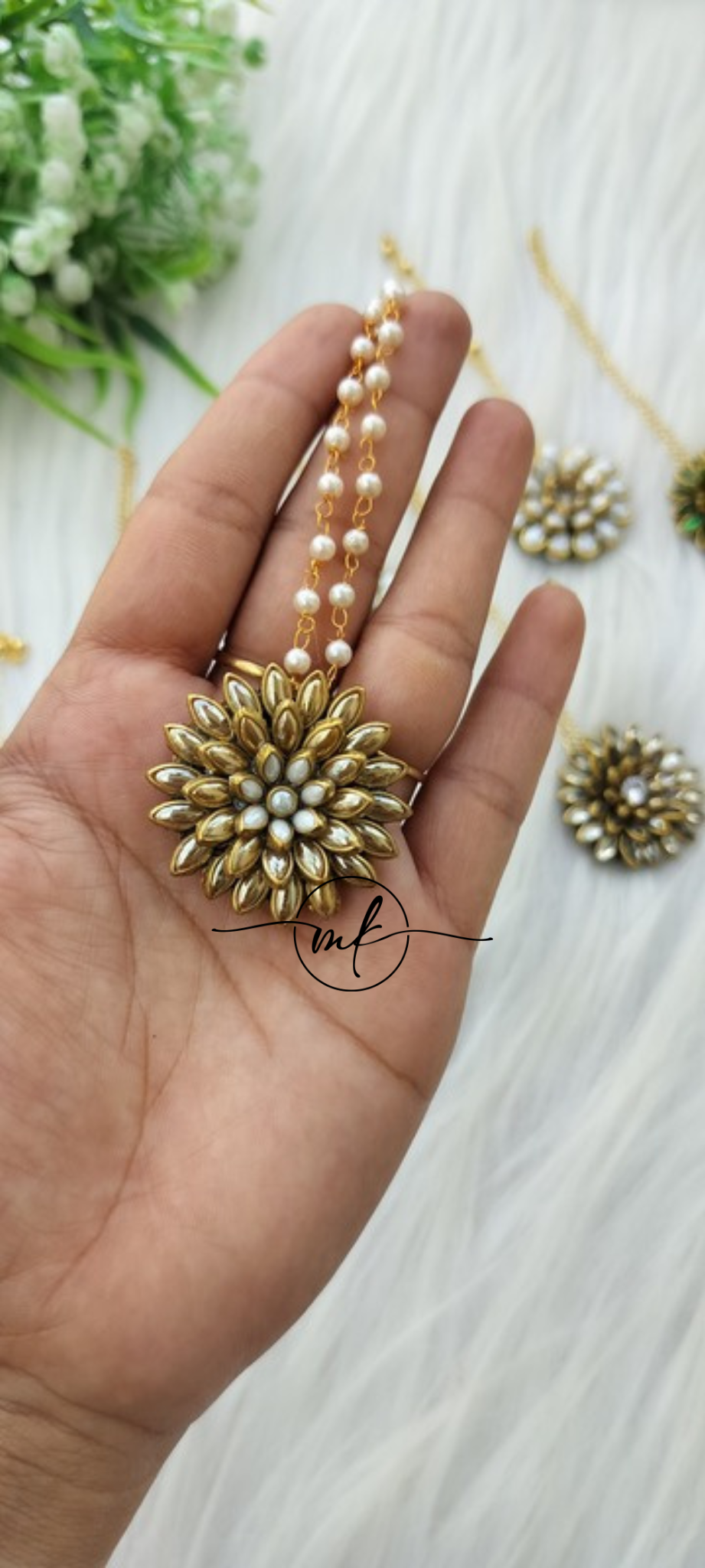 Golden Kundan Maang Tikka