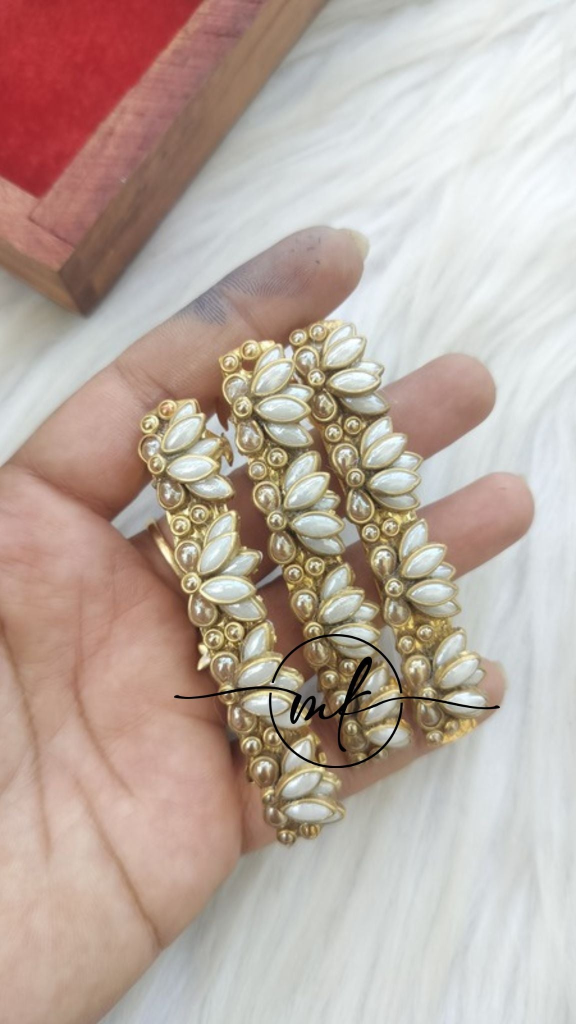 Linu Lotus Center Clip