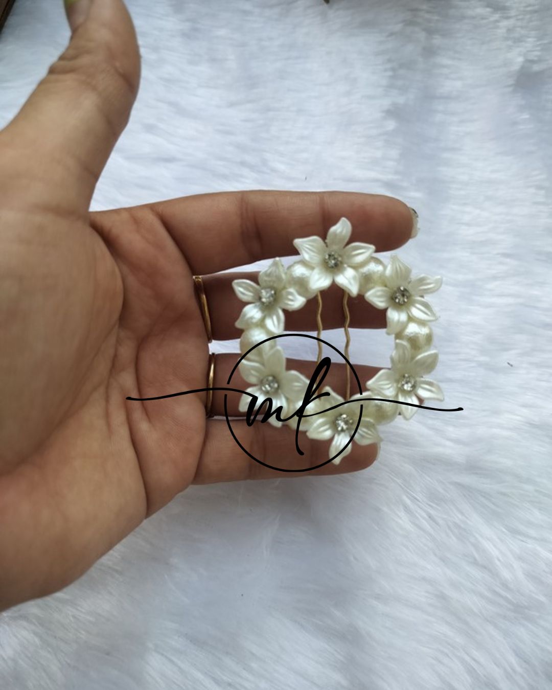 Sheala white pearl Hair Brooch