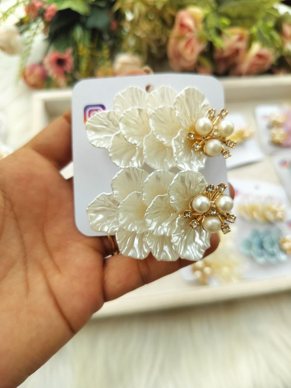 White Shea A-line Alligator clip