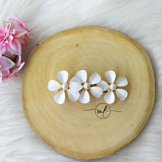 White Metal Flower Center clip