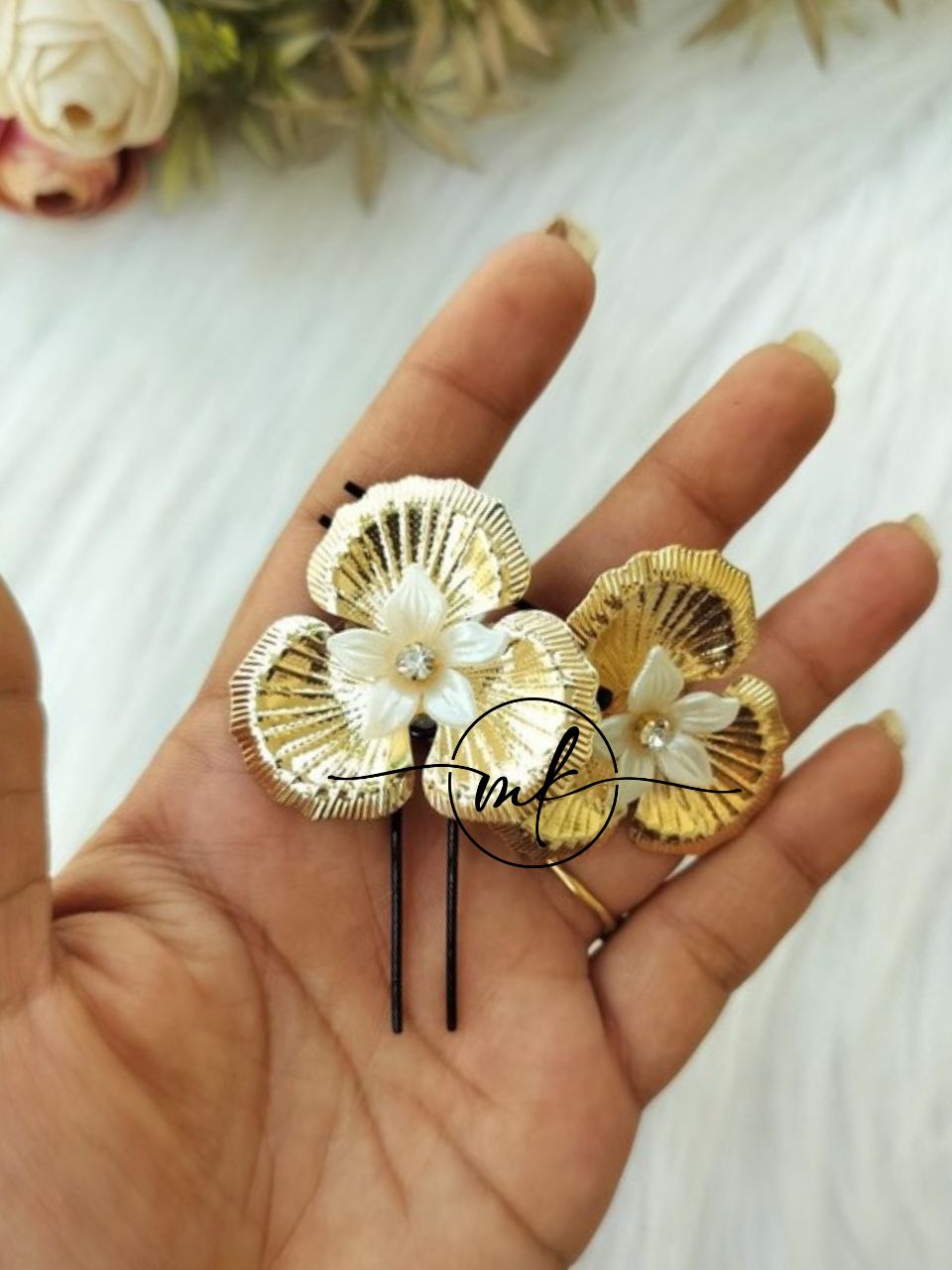 NEO02 Novuelle Contemporary Golden Floral Hair Brooch