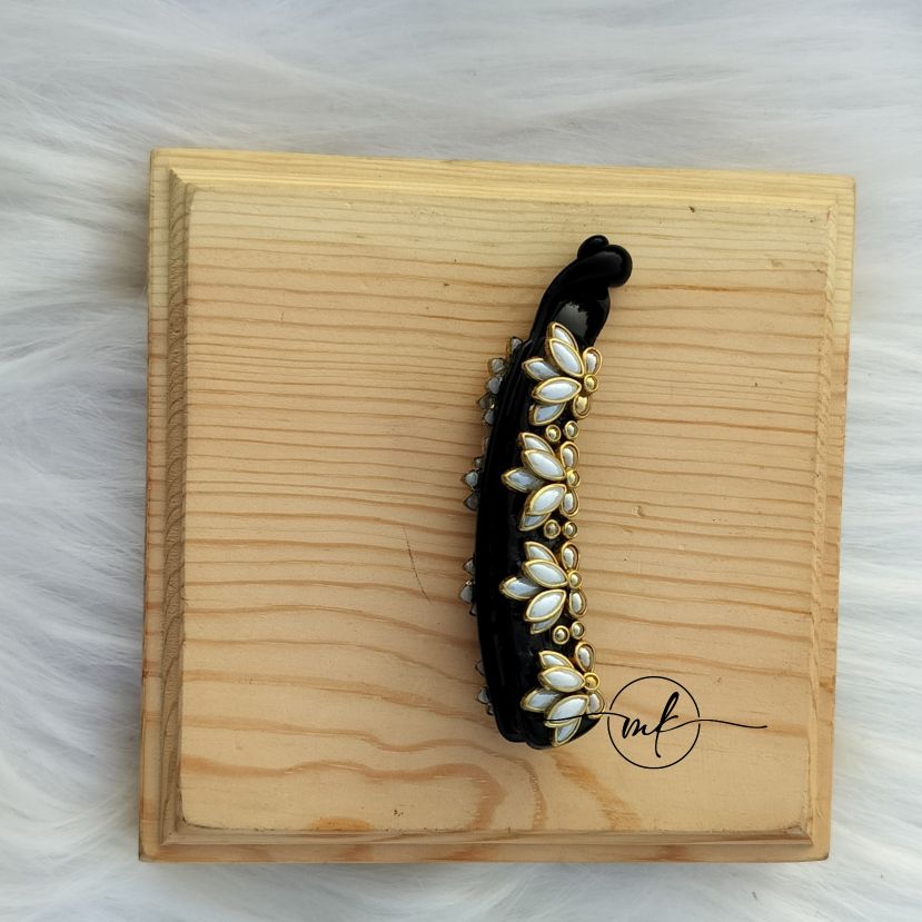 White Lotus Banana clip - Lock type