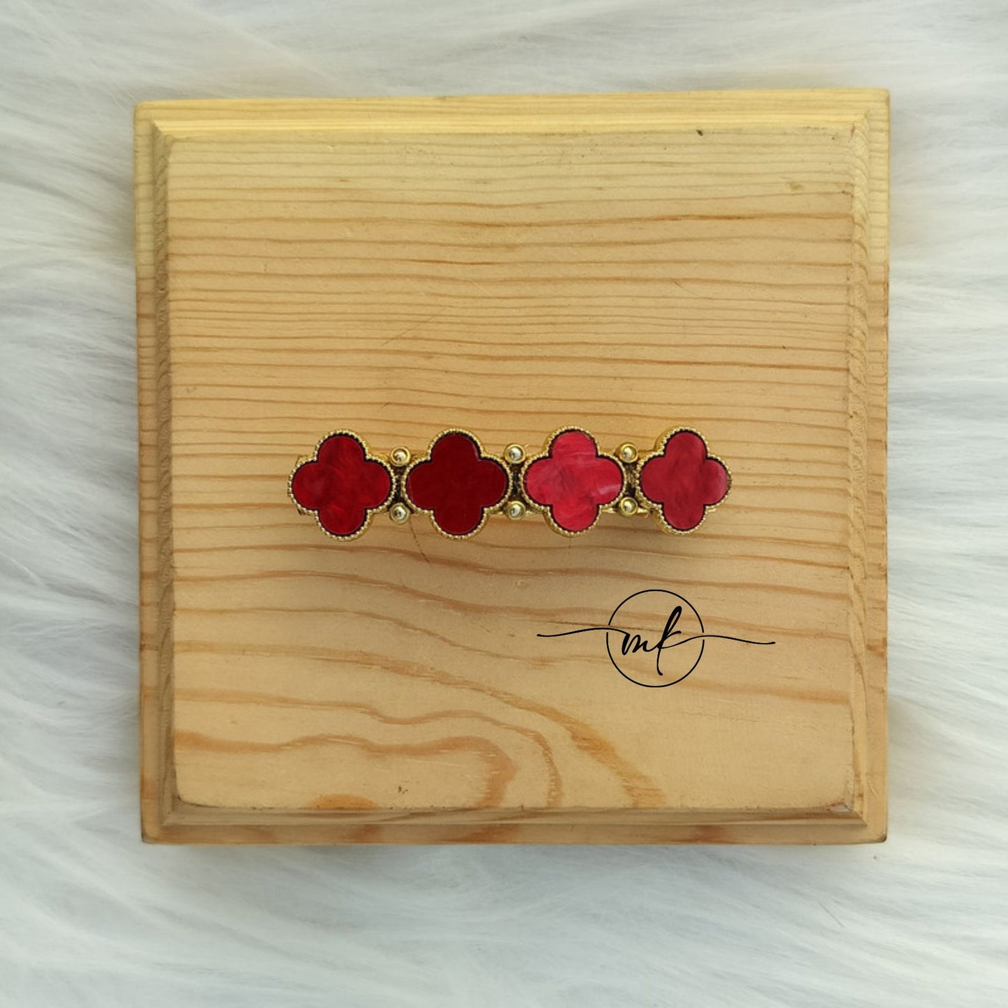 Red Clover Center clip