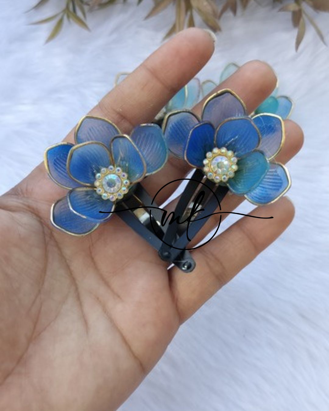 Shea Transparent Blue Tic tac Clip