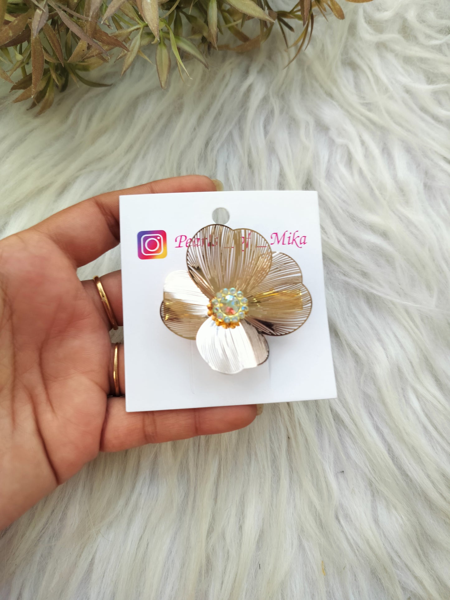 Golden Flower Alligator pin