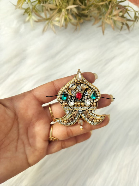 PuliGoru Dress Brooch
