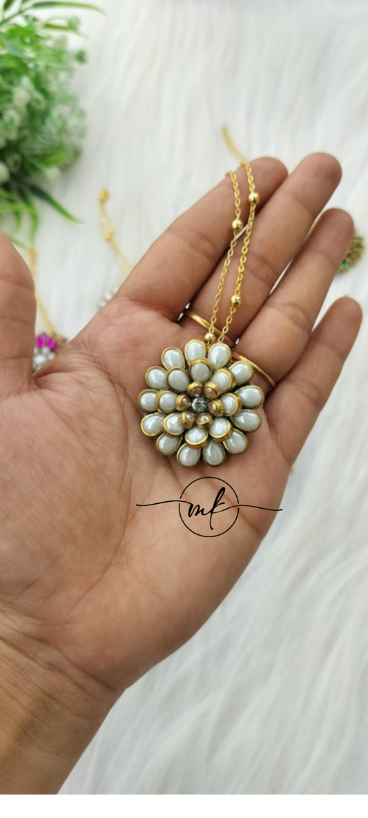 White Kundan Maang Tikka
