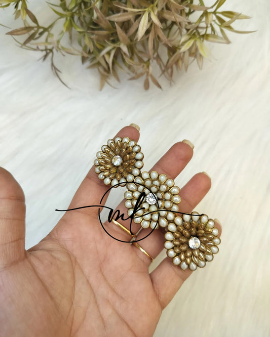White 3D kundan Center clip