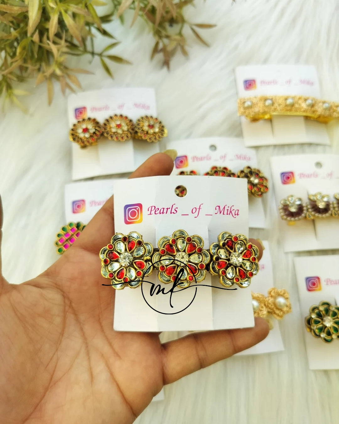 Romi Red White Kundan Center clip