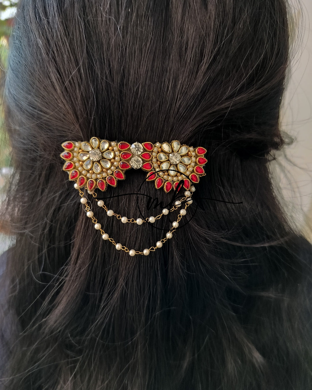 Chandra Kundan Center clip -Red