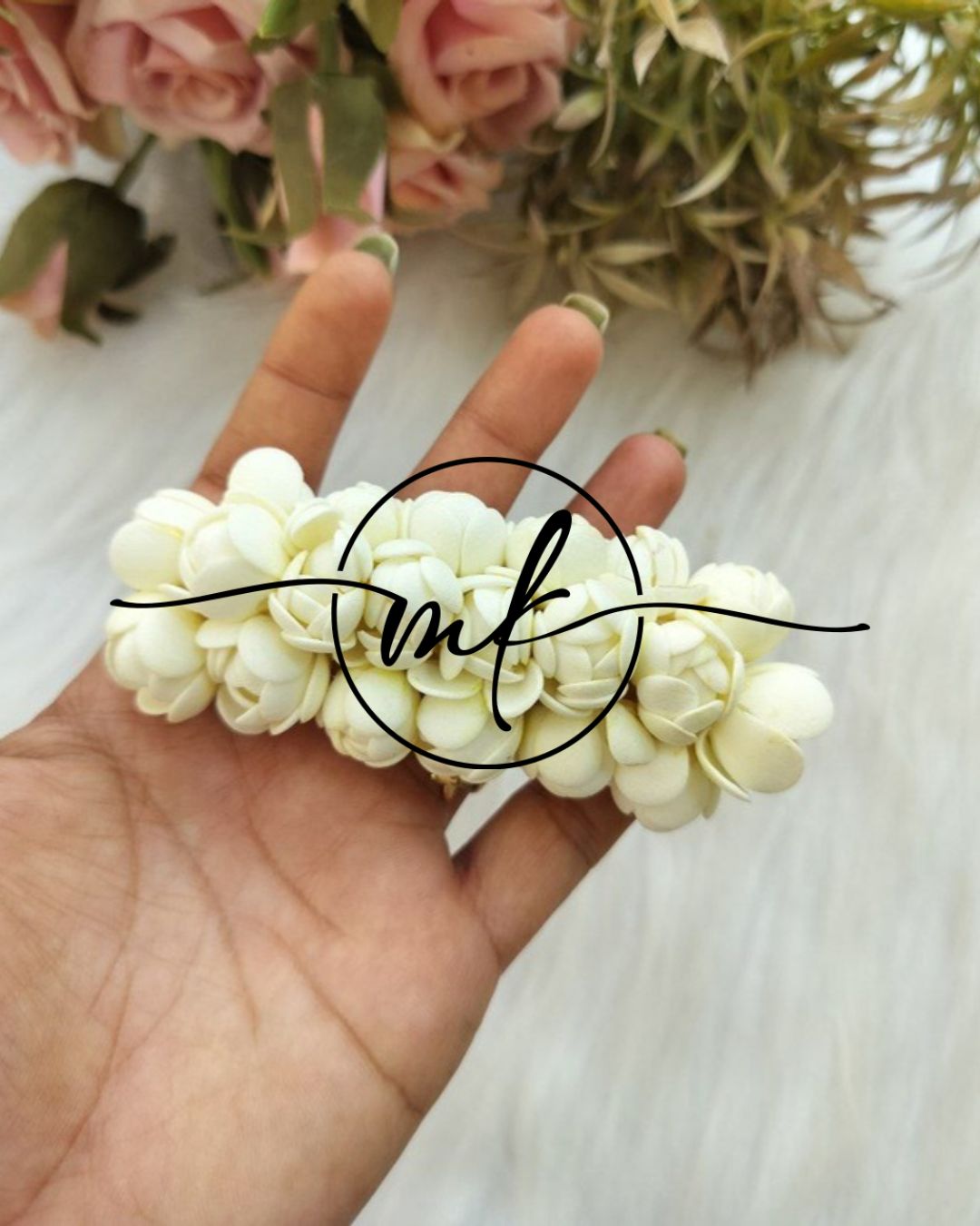 Jas White Jasmine Centre clip