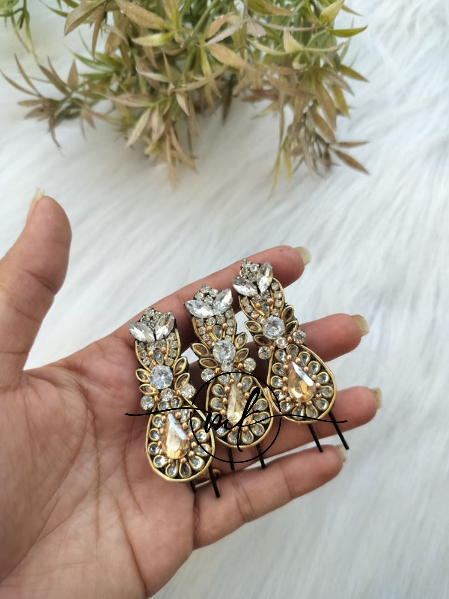 FLICKA Dress Brooch - one piece