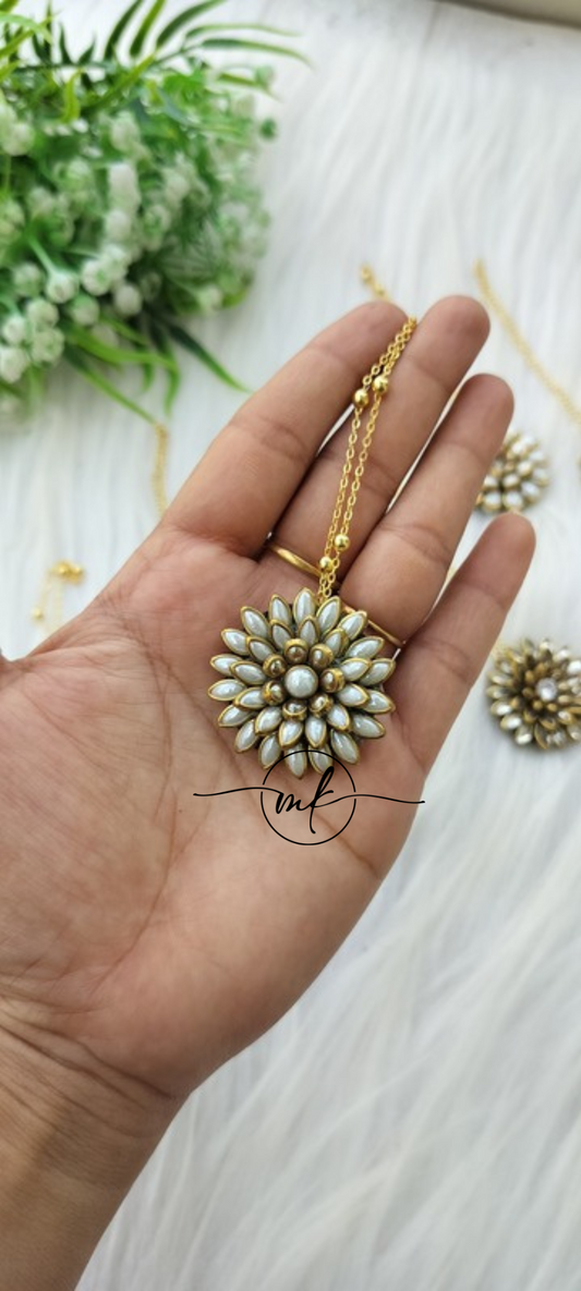 White Kundan Maang Tikka