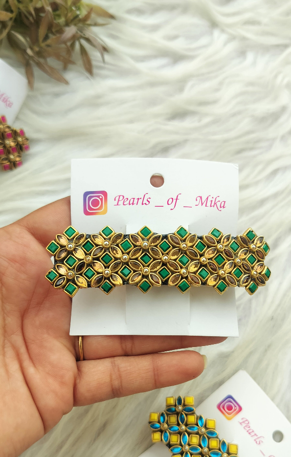 Leafy Flower Kundan Broad Center clip