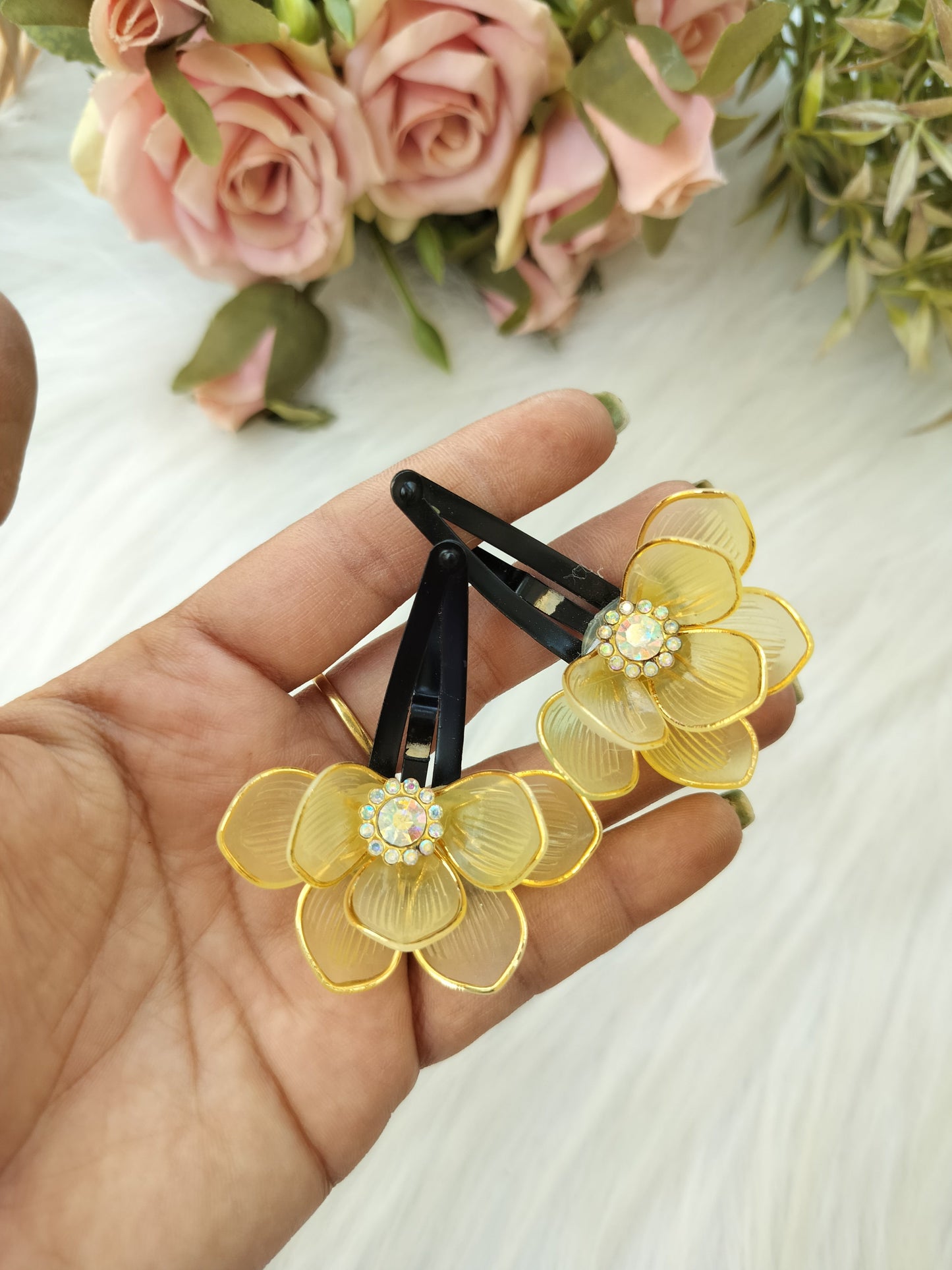 Shea Transparent Golden Tic tac Clip