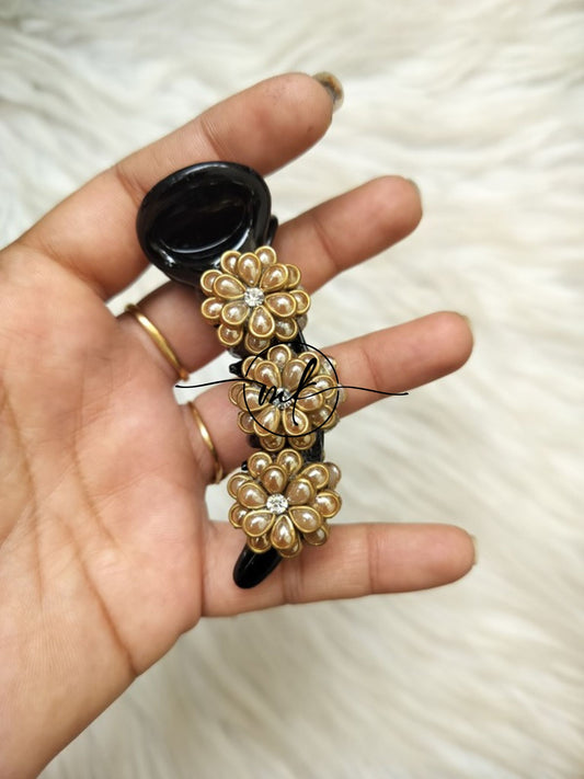 Golden 3D Kundan Banana clip - V type
