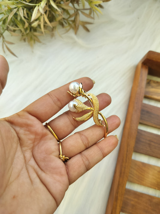 Pearl Premium Brooch pin