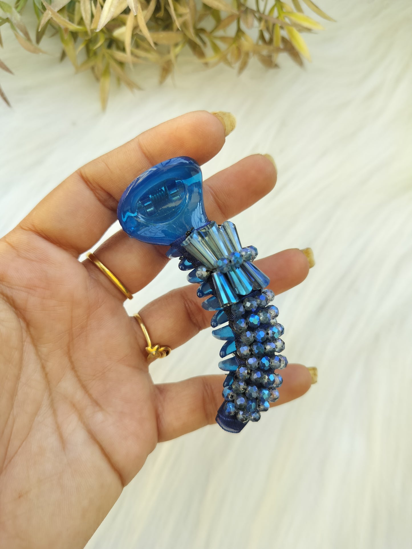 Blue bead Premium banana clip - V type